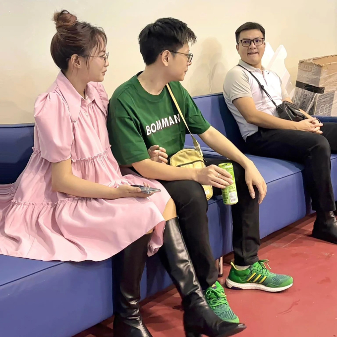 Cô nàng cũng bị phát hiện mặc váy bầu bên cạnh Bomman - điều trước nay chưa từng có 