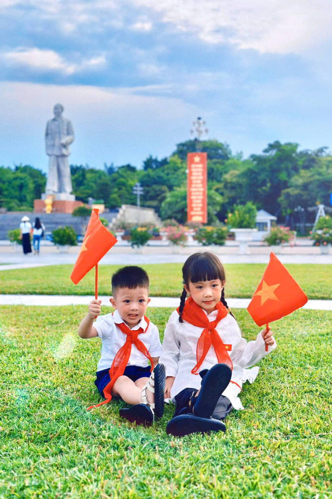  Con gái và con trai Văn Đức - Nhật Linh 