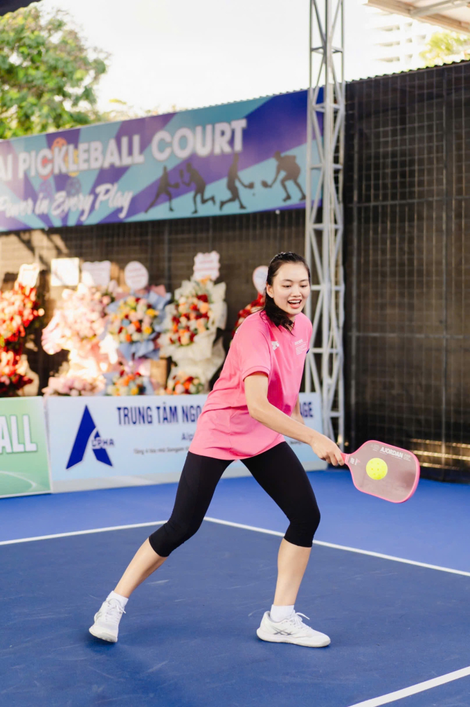  Ra sân Pickleball bắt gặp hoa khôi bóng chuyền Thu Hoài hẹn hò với bạn trai