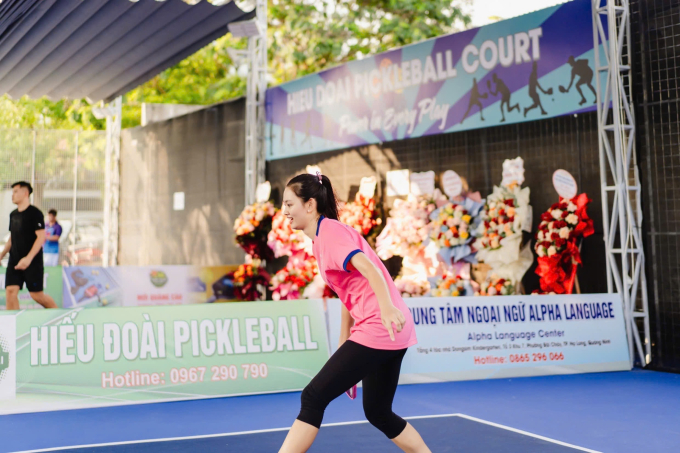  Ra sân Pickleball bắt gặp hoa khôi bóng chuyền Thu Hoài hẹn hò với bạn trai