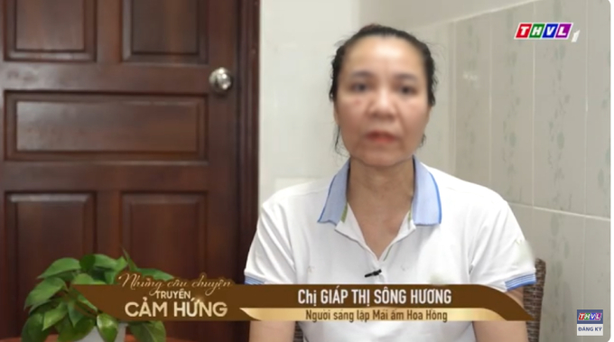 Bà Giáp Thị Sông Hương (52 tuổi, ngụ quận 12) - chủ mái ấm Hoa hồng trong một phóng sự trên đài truyền hình Vĩnh Long 1