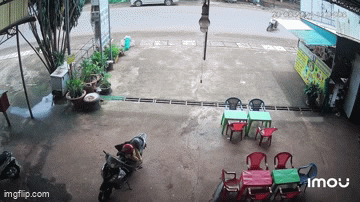 Chiếc xe máy 