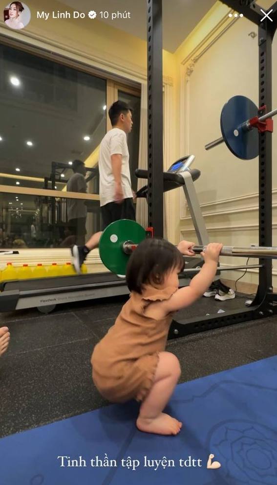  Đỗ Quang Vinh cùng con gái tập luyện 