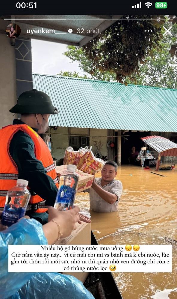 Trăn trở của Tố Uyên khi đi cứu trợ vùng lũ