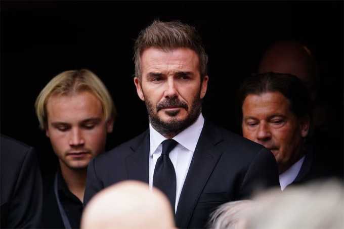 Beckham buồn bã trong lễ tang của thầy cũ