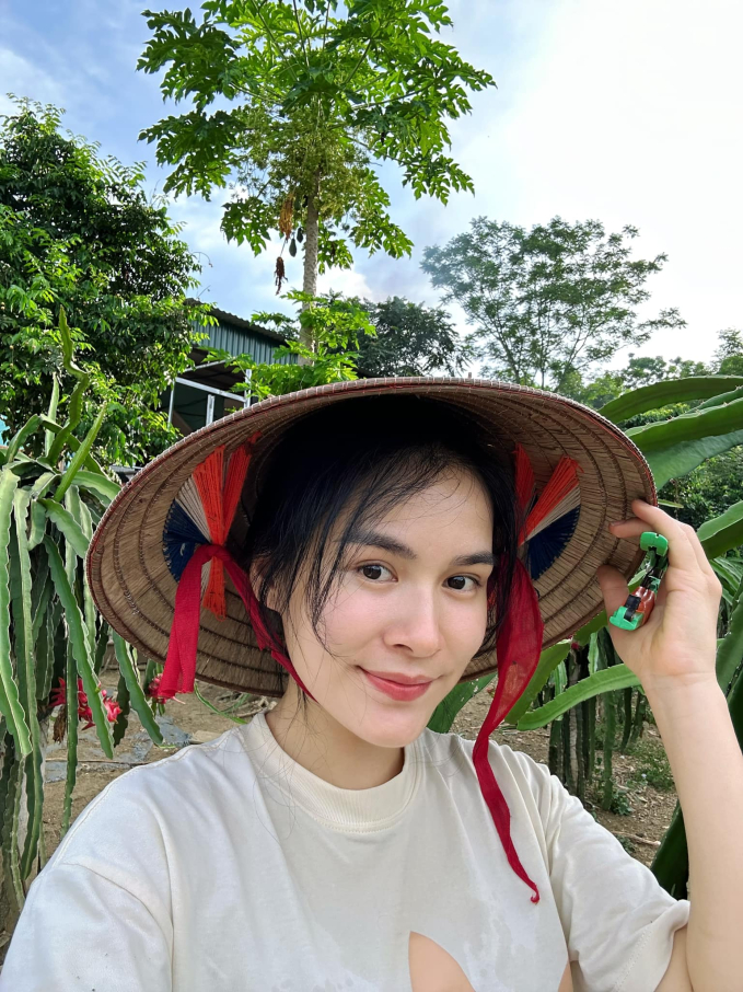 Nàng WAG quê Tuyên Quang ghi điểm bởi tấm lòng lương thiện, lăn xả cứu trợ bà con trong đợt lũ vừa qua