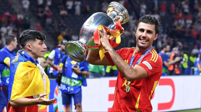 Rodri cũng là ứng viên Quả bóng vàng hàng đầu sau chức vô địch Euro 2024