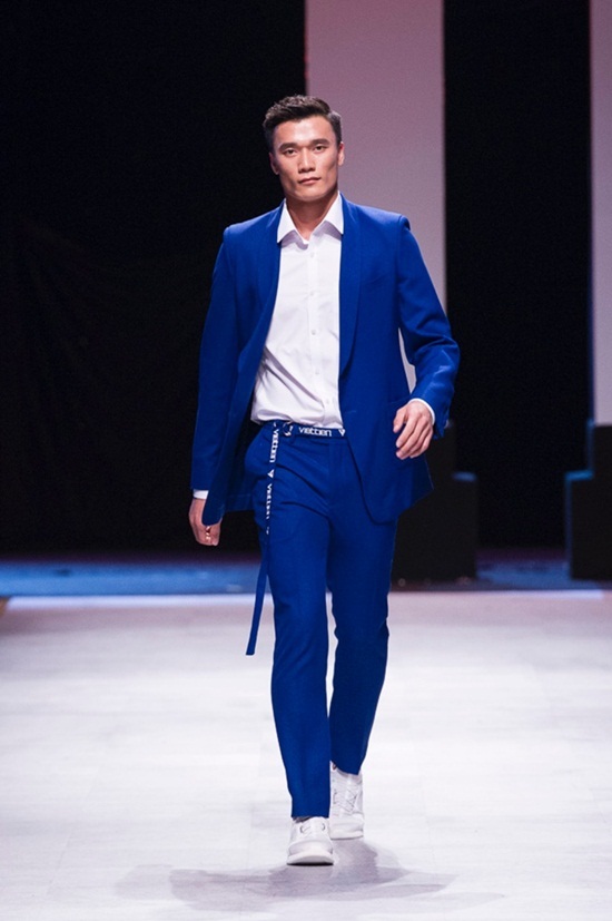  Tiến Dũng catwalk