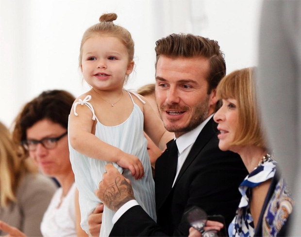 Harper Beckham thủa nhỏ có diện mạo trong sáng đáng yêu, được ví như 