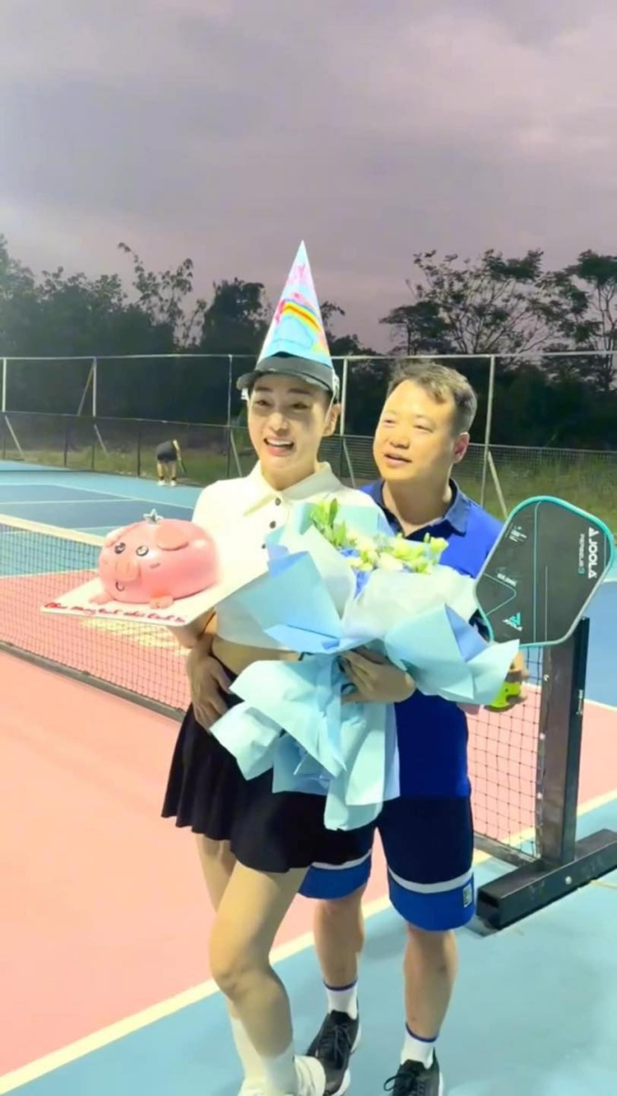 Shark Bình và Phương Oanh đón sinh nhật ngay trên sân pickleball