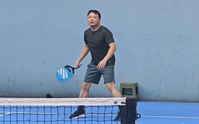 Shark Bình nhập môn pickleball 