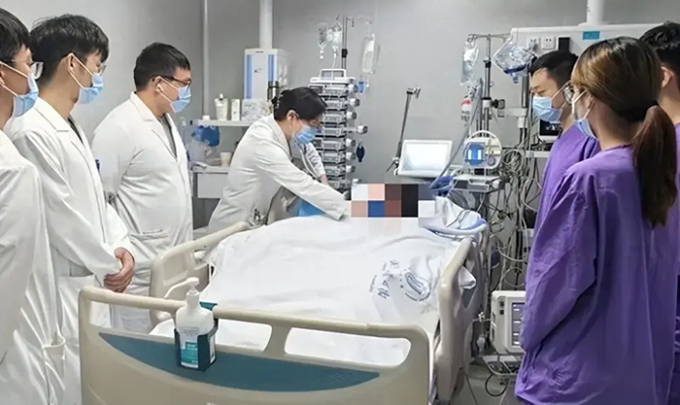 Tưởng bị cảm lạnh nên tự uống thuốc, người phụ nữ suýt mất mạng vì viêm cơ tim (Ảnh minh họa)