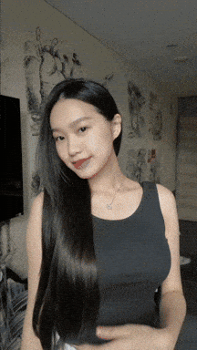 Doãn Hải My vi vu tại trung tâm thương mại trong thời gian chờ Văn Hậu tập luyện