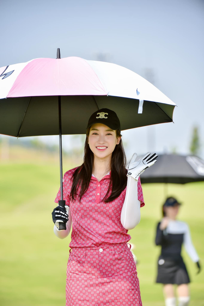 Đỗ Mỹ Linh đón sinh nhật trên sân golf nghìn tỷ