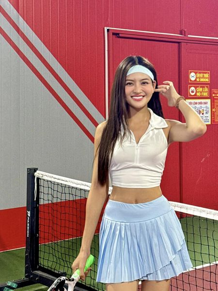 Thùy Anh xinh đẹp trên sân pickleball