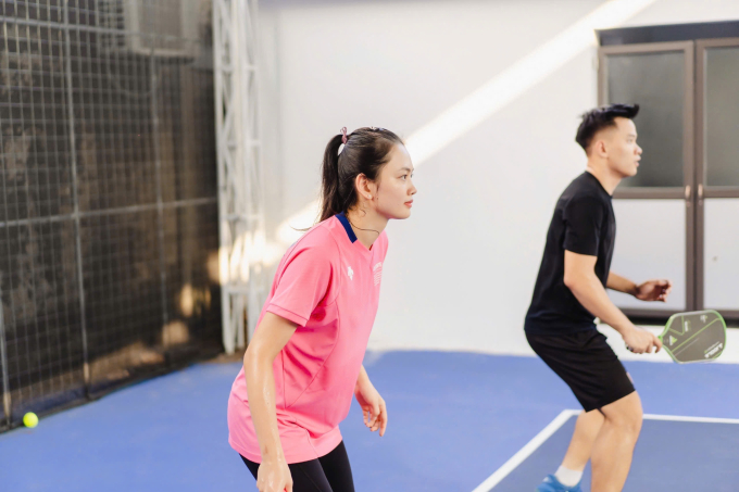 Thu Hoài cùng nửa kia chơi pickleball