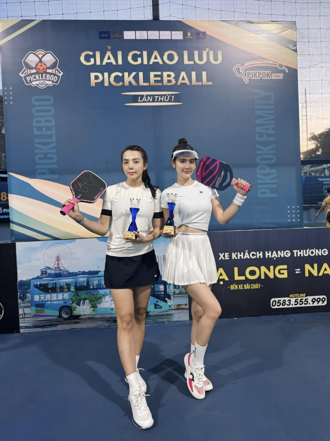 Huyền Lizzie cùng đồng đội thắng giải pickleball nội dung đôi nữ