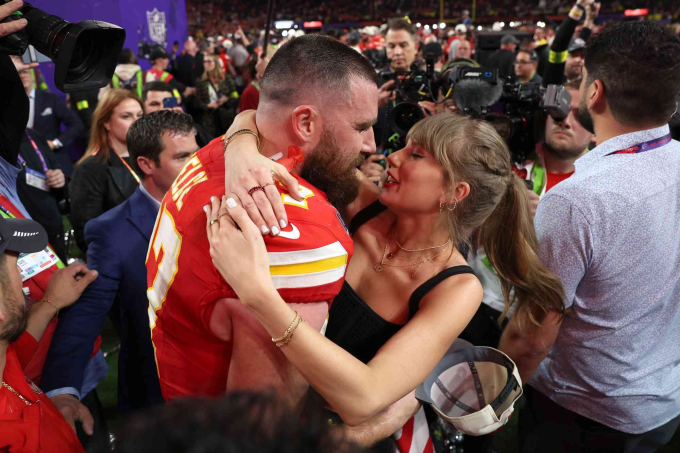 Taylor Swift và Travis Kelce vẫn cố gắng sắp xếp thời gian bên nhau dù lịch trình bận rộn