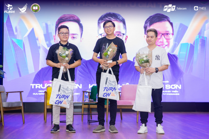 Những cái tên có hàng chục năm kinh nghiệm với Esports chia sẻ cùng các bạn sinh viên trong talkshow do Team Flash tổ chức