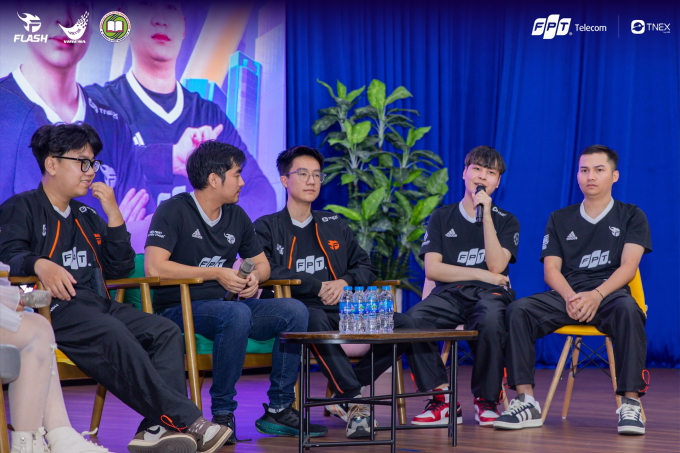 Dàn tuyển thủ, HLV Team Flash chia sẻ về nhiều khía cạnh của Esports chuyên nghiệp