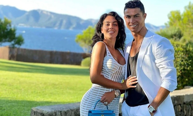 Người hâm mộ mong chờ đám cưới của Ronaldo và Georgina