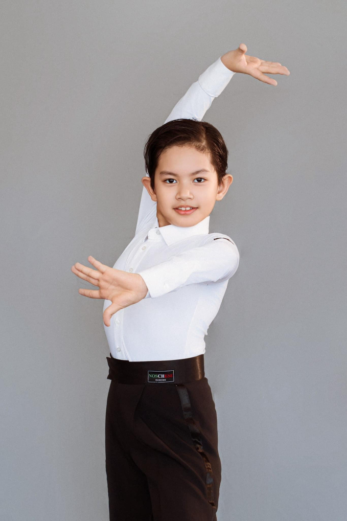 Từ nhỏ Kubi đã được tiếp xúc với dancesport và có niềm đam mê kế nghiệp của ba mẹ