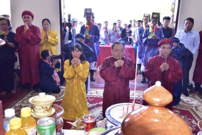 Lãnh đạo tỉnh Khánh Hoà và Công ty Yến sào Khánh Hoà đã dâng hương, thực hiện nghi lễ để tưởng nhớ đến công đức của các bâc tiền hiền, thủy tổ nghành nghề yến sào