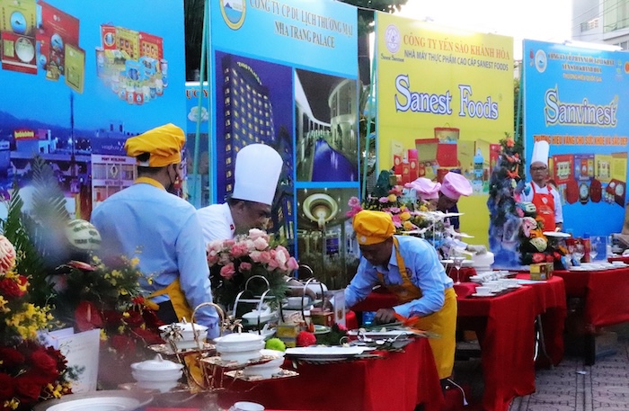Quang cảnh Lễ hội Ẩm thực Yến sào năm 2025
