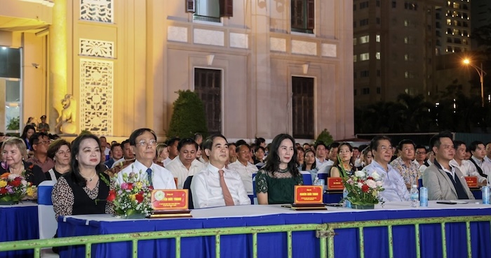 Bí thư Tỉnh uỷ Khánh Hoà Nghiêm Xuân Thành và các đại biểu tham dự chương trình