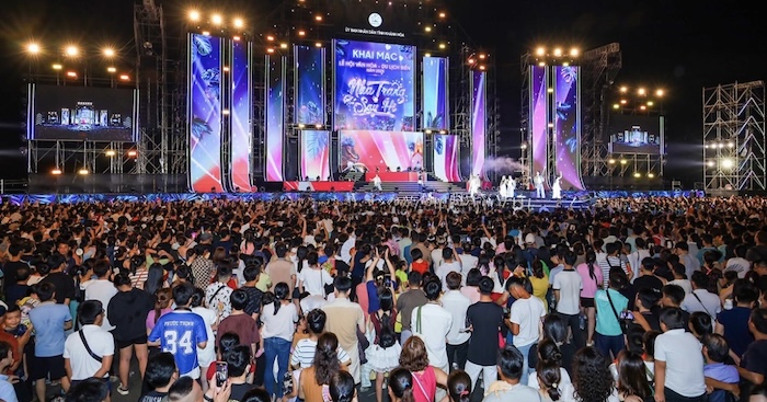 Phố biển đã có một đêm bùng nổ với đại nhạc hội 