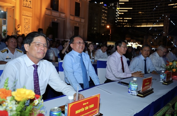 Lãnh đạo tỉnh Khánh Hoà tham dự chương trình giao lưu văn hoá nghệ thuật quốc tế. Ảnh: Nhân Tâm