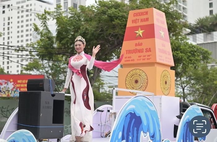 Nha Trang sôi động với lễ diễu hành Carnival