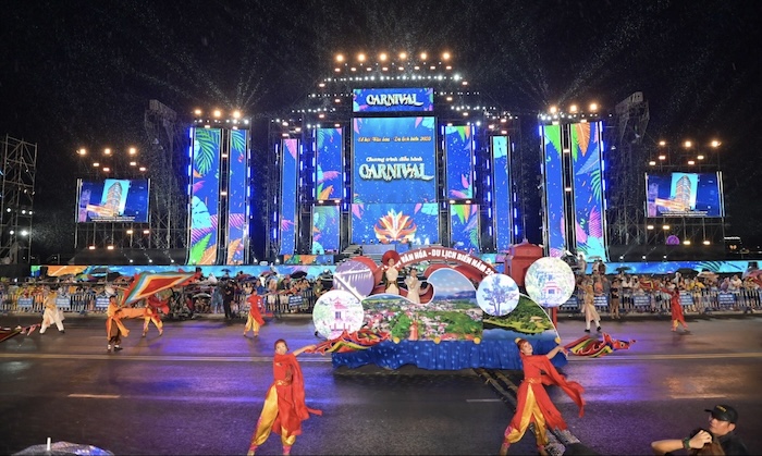 Nha Trang sôi động với lễ diễu hành Carnival