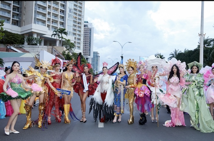 Nha Trang sôi động với lễ diễu hành Carnival