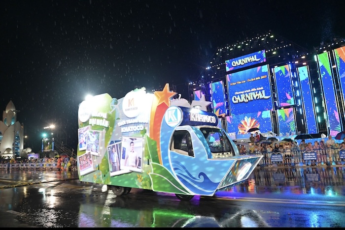 Nha Trang sôi động với lễ diễu hành Carnival