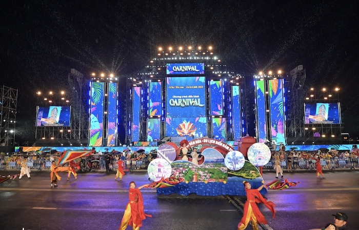 Nha Trang sôi động với lễ diễu hành Carnival