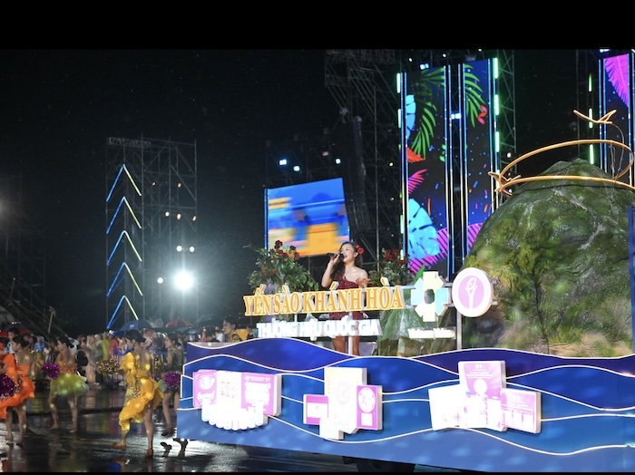Nha Trang sôi động với lễ diễu hành Carnival