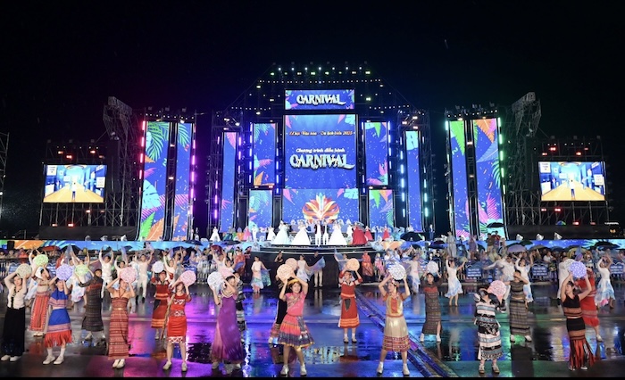 Nha Trang sôi động với lễ diễu hành Carnival