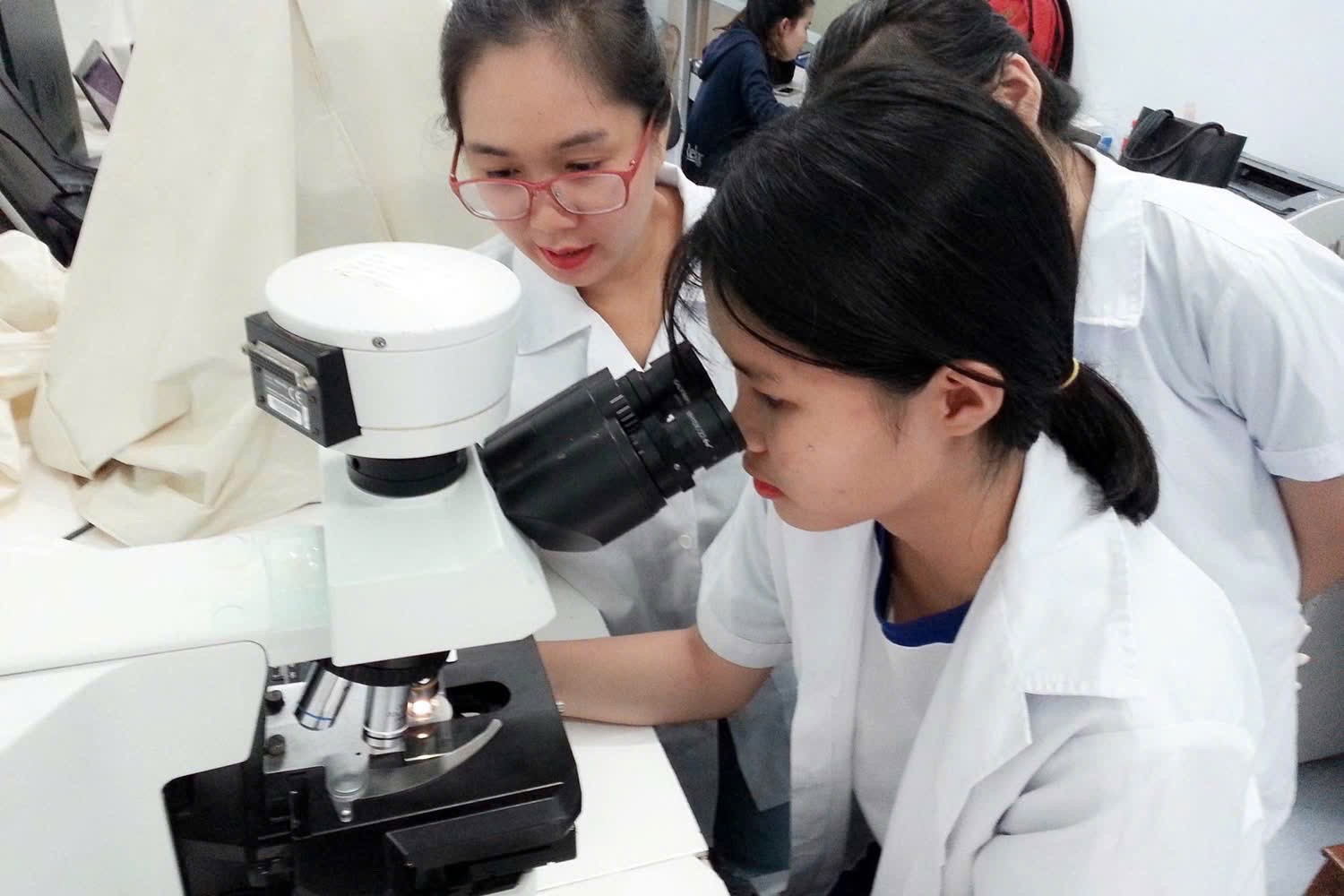 Hướng dẫn học sinh THCS làm quen với nghiên cứu khoa học 