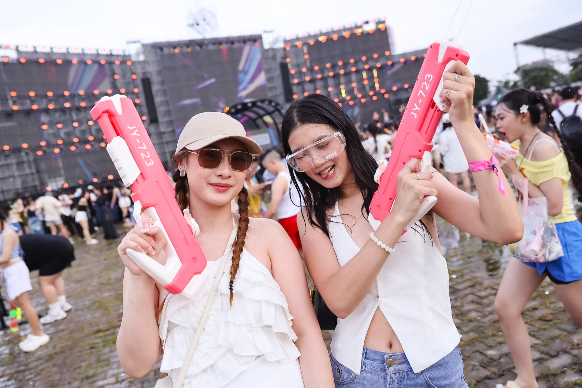 Cập nhật hội gái xinh HOT nhất lúc này: Sẵn sàng 