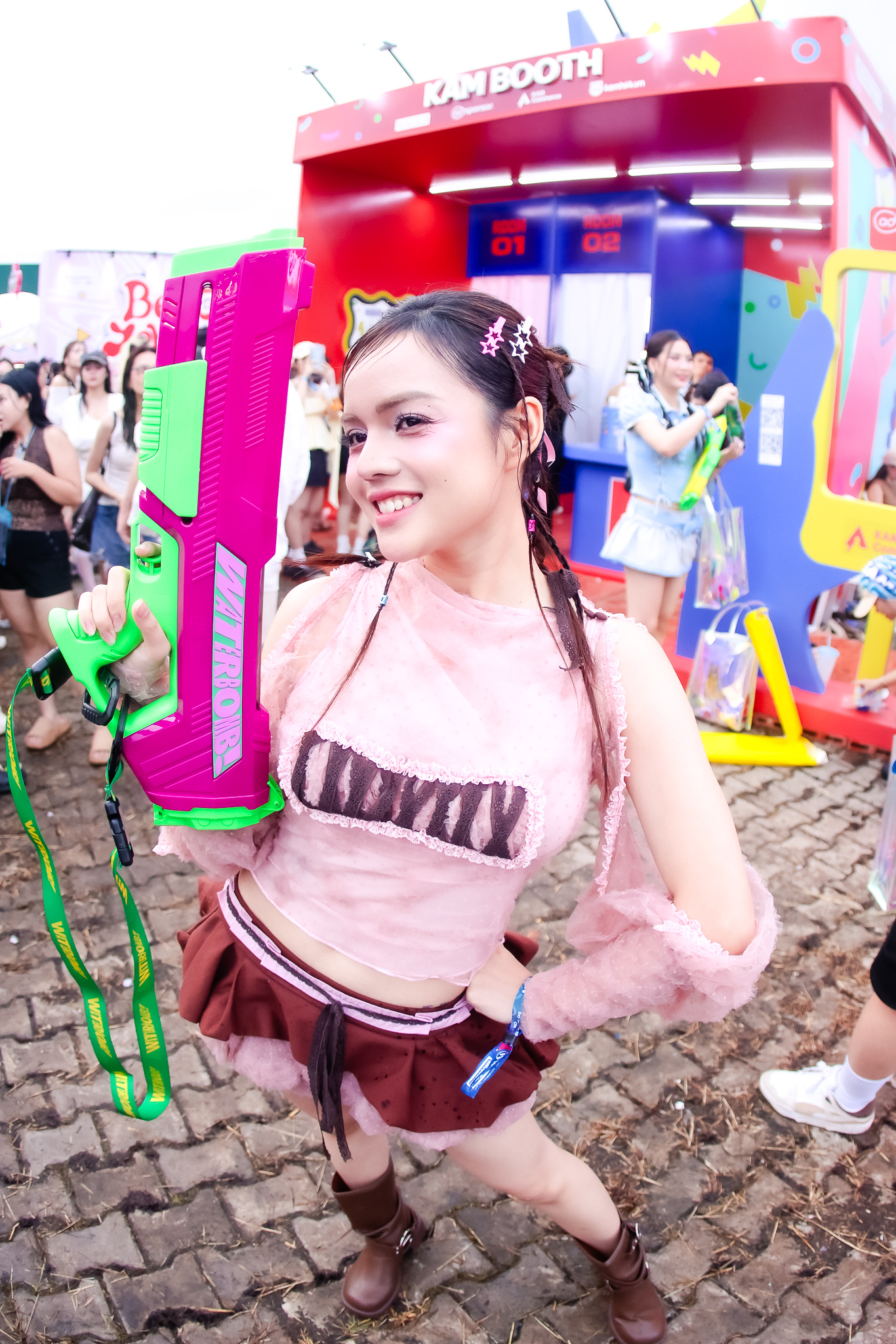 Zoom cận những cô nàng nóng bỏng nhất tối nay!