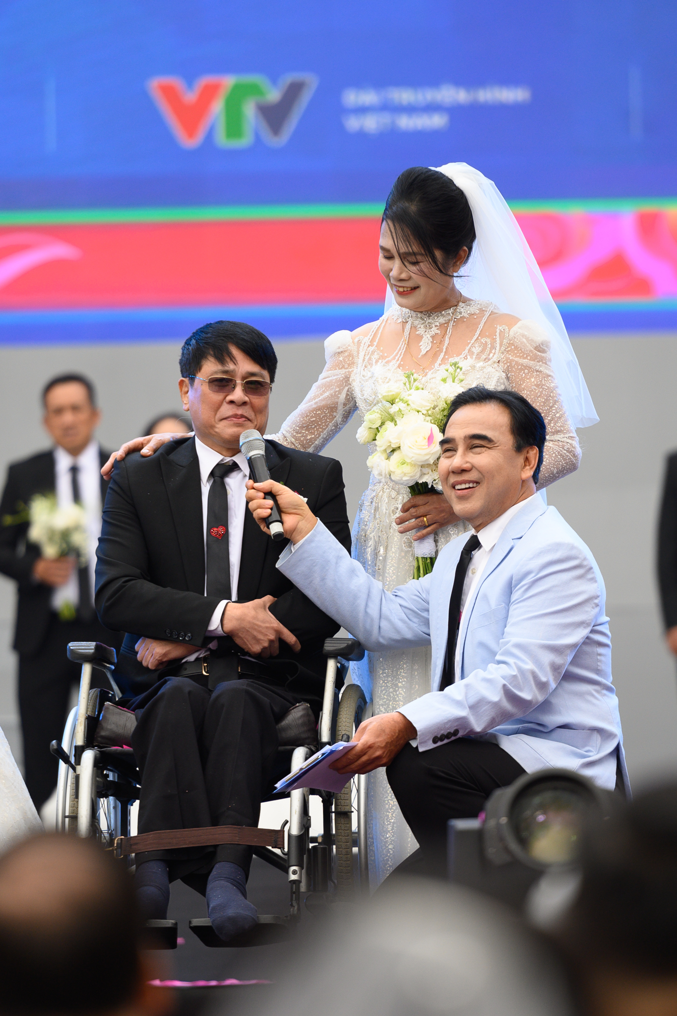 Cặp đôi kỷ niệm 40 năm ngày cưới - đám cưới vàng