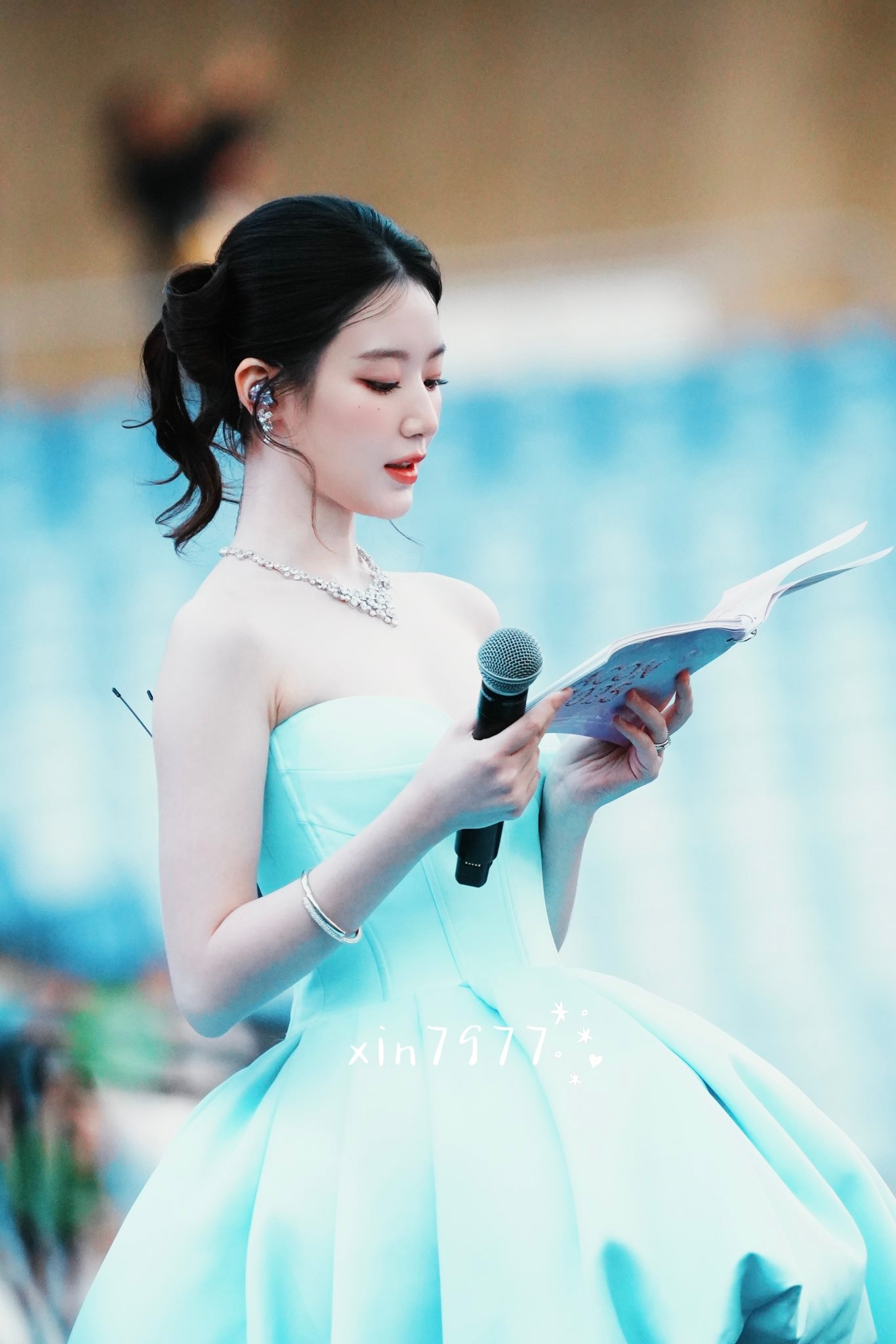 Mỹ nhân đẹp phát sáng, trời ưu ái nhan sắc làm gì cũng được tha thứ