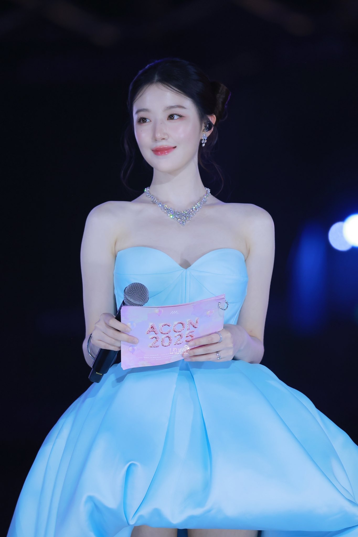 Mỹ nhân đẹp phát sáng, trời ưu ái nhan sắc làm gì cũng được tha thứ