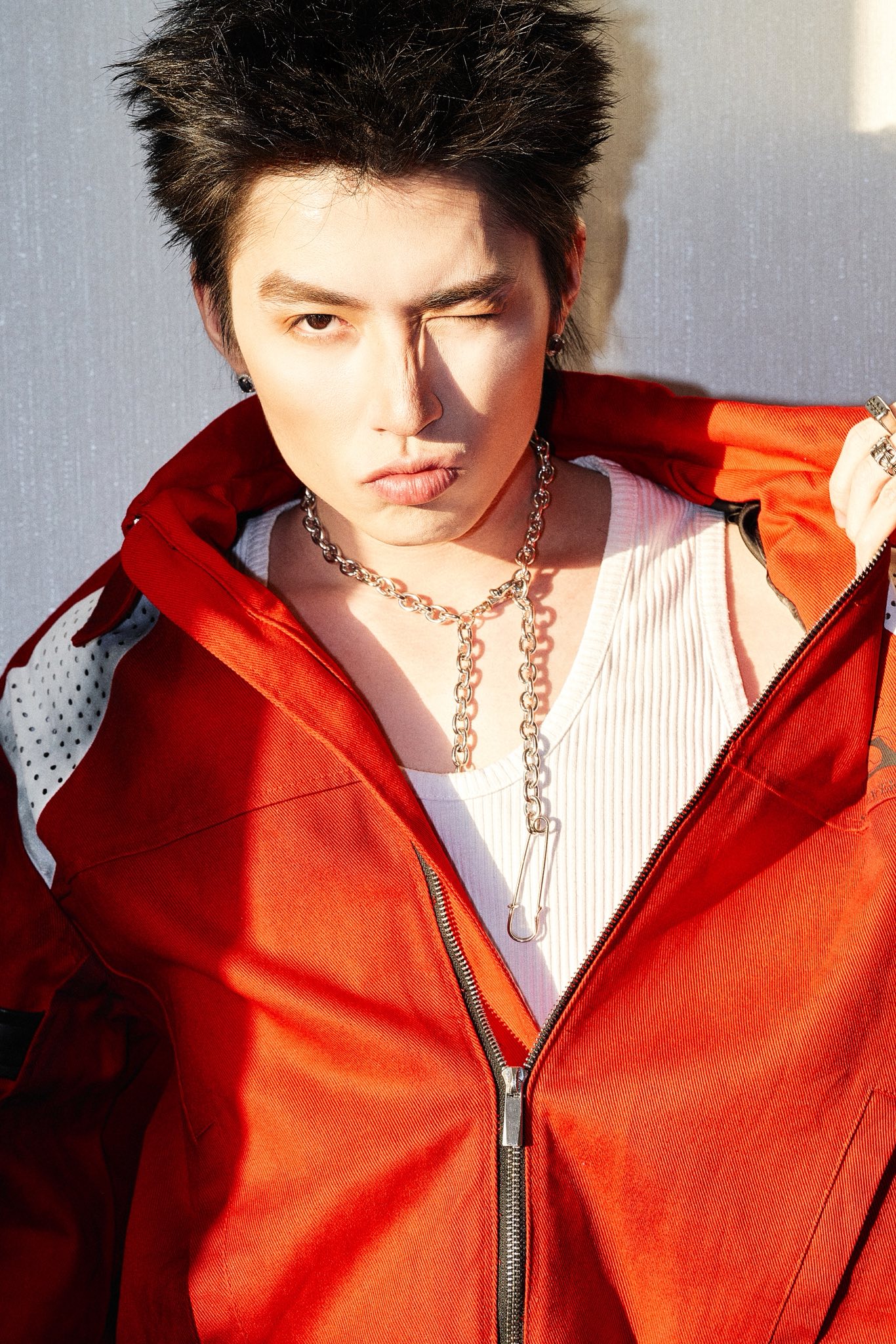 Năm 2017, Cody ra mắt với vai trò thành viên nhóm Uni5 thuộc 6th Sense Entertainment