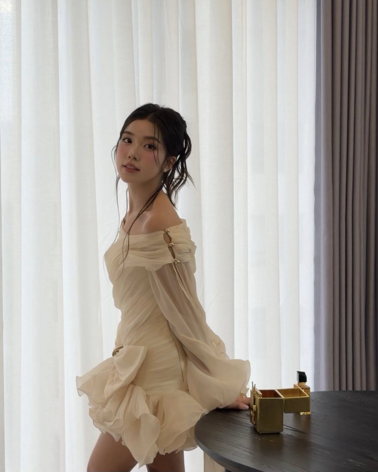 Nhiều người cũng đang mong muốn Hà Vi lên tiếng để làm rõ sự việc này.