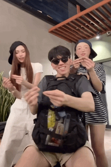 Giới trẻ còn chế ra điệu nhảy hot