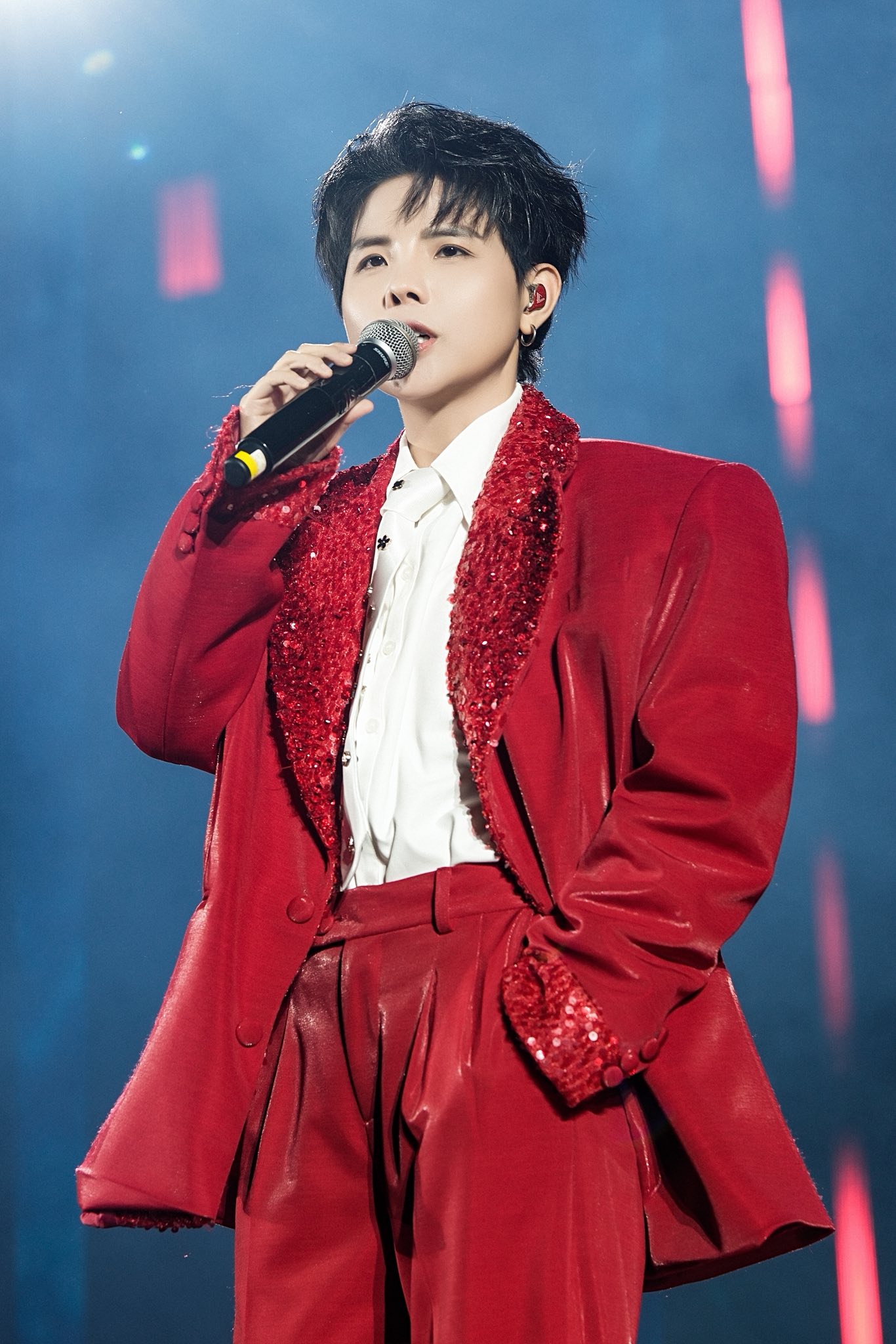 hay Vũ Cát Tường có số vote ổn định, luôn nằm trong 5 vị trí đầu tiên trước khi đóng công khai voting