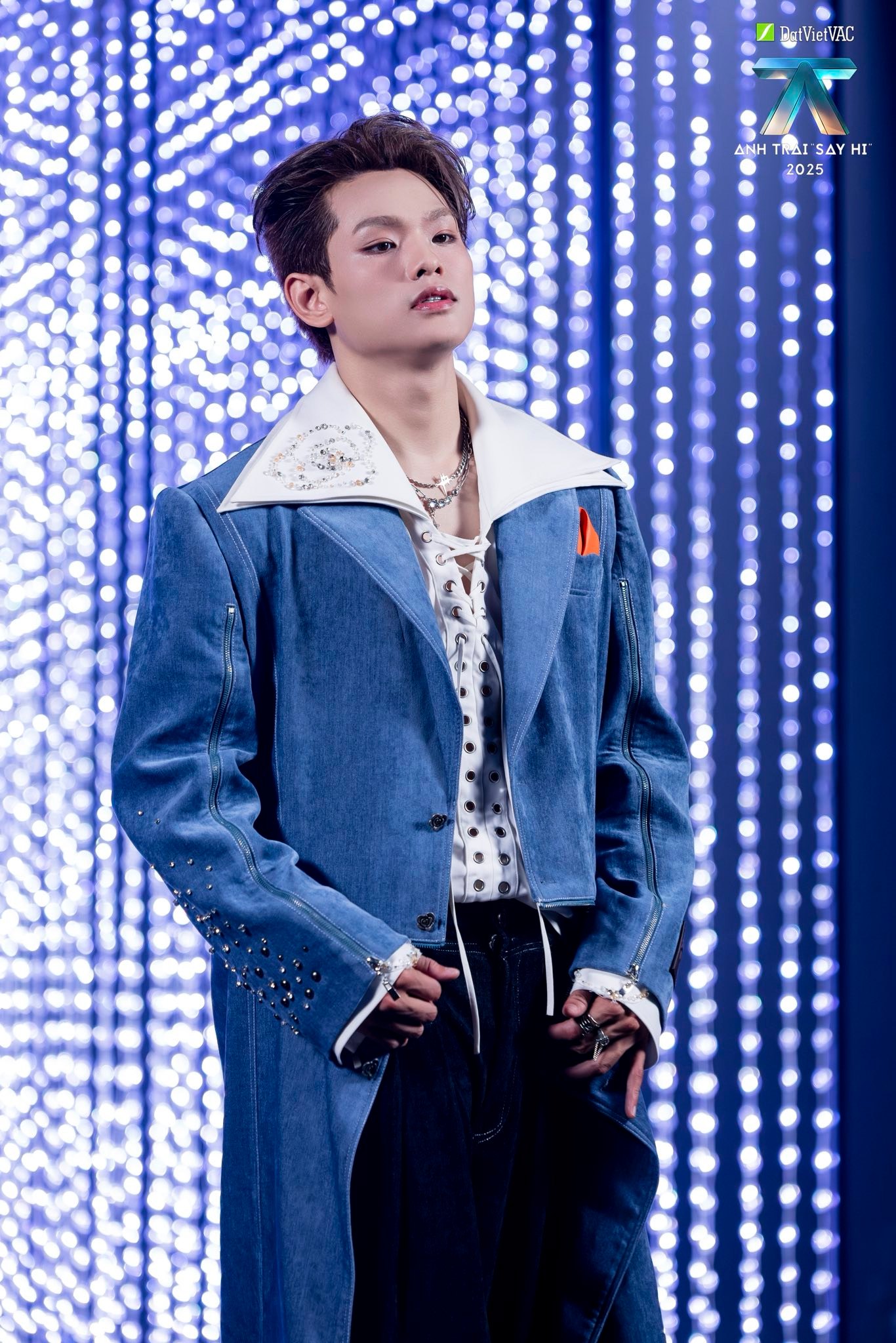 Ngay phía sau, buitruonglinh thể hiện sức bật đáng nể