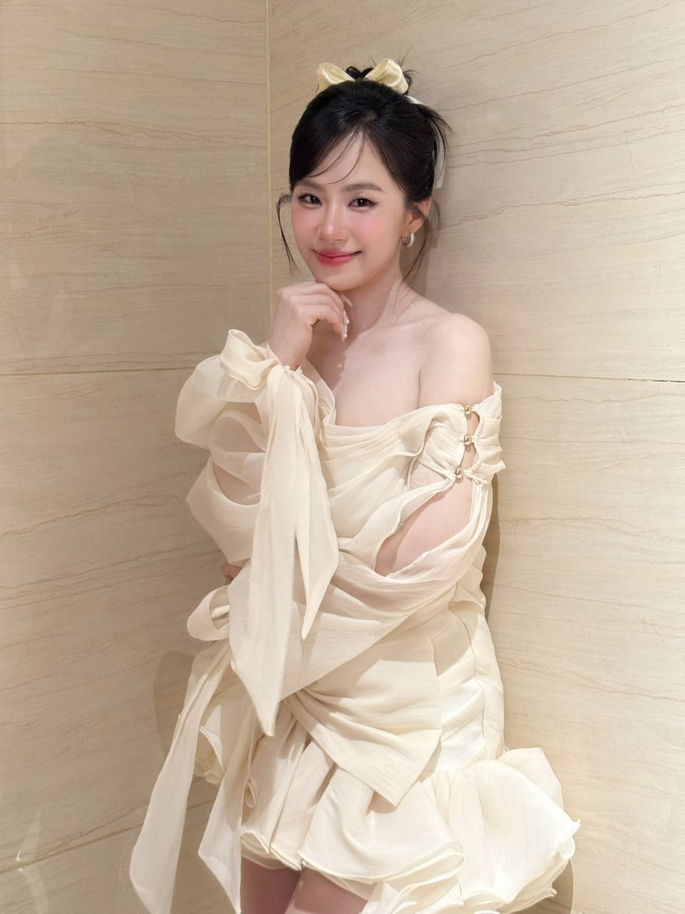 Lương Bích Hữu cực trẻ trung và bắt trend (Ảnh: Facebook nhân vật)